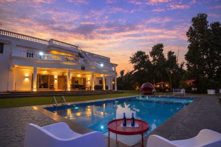 Glamour Palace – 6 Rooms | 6 Bath | Upto 18 guest | Ideal for wedding , corporate , Birthday Parties