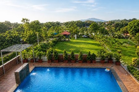 Secret Garden – 4 Bedrooms | 15 Pax | Huge lawn | Private swimming pool | Mountain view