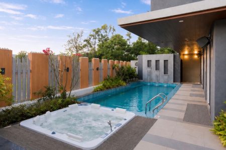 Ved Villa – 5 Rooms | 7 Bath | Upto 15 Guest | Tempreture control jacuzzi