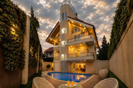 Wisdom House – 6 Rooms | 6 Bath | Upto 18 Guest | Theme Bedrooms | Private pool | Bathtub | Indoor Games