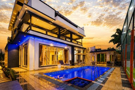 Sports Villa – 6 Rooms | 6 Bath | Upto 18 Guest | Turf | Pure Veg