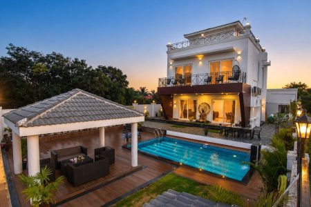 White Meadow – 4 Rooms | 4 Bath | Upto 15 Guest | Mountain Views | Private Pool