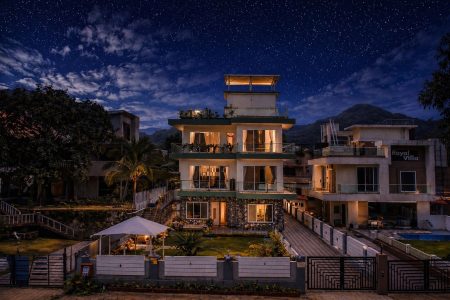 Paramount Villa  – 6 bedrooms Pure Veg and indoor games