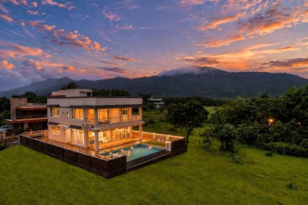 Sunbeam Villa – 5 Rooms | 5 Bath | Upto 15 Guest | Private pool